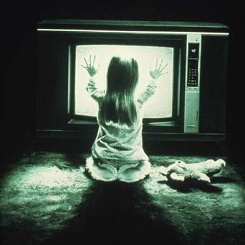 Manipulación de la televisión provoca violencia contra los niños, bullying, adicción a las drogas