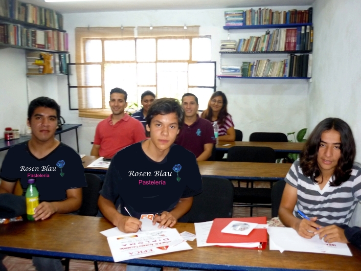 jovenes preparatoria empresarios pastelería Rosen Blau