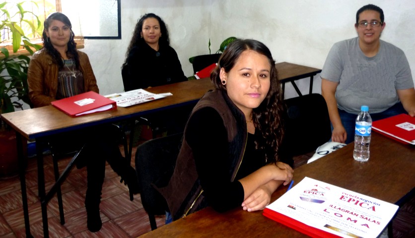 Grupo de vendedoras y telemarketers, del curso Telemarketing venda o cobre por teléfono impartido a Articulos Reliosos Nava