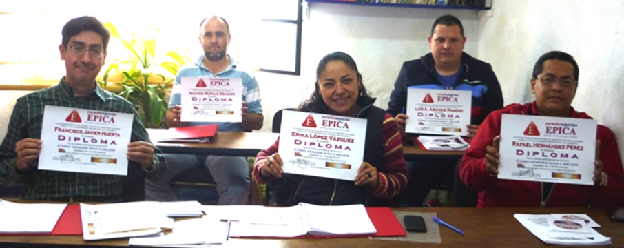 Grupos del curso de ventas a Veloci Motors y Caja Solidaria Guachinango
